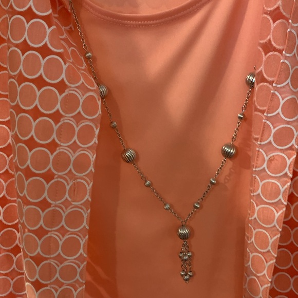 NWT Beautiful coral colored blouse w/ attached tank and silver tone necklace - Picture 4 of 9